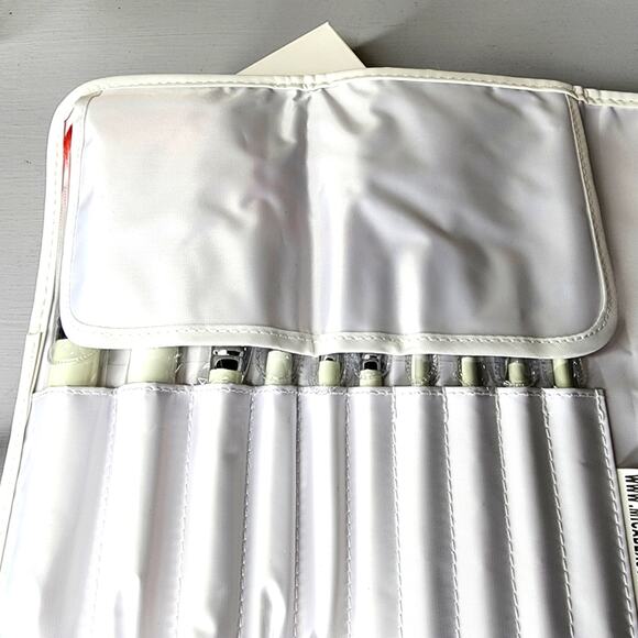 Mica Beauty Deluxe Makeup Brush Set New in Box 10 Red and White Brushes - Picture 6 of 7